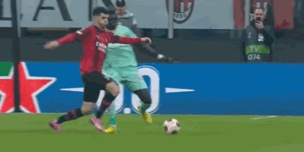 【欧联】吉鲁建功，米兰4-2十人布拉格斯拉维亚