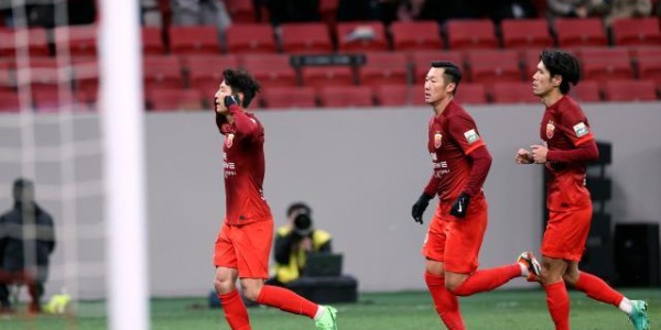 梅开二度捂耳庆祝回击质疑 武磊激情滑跪释放压力