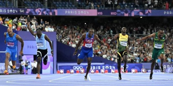 乐鱼体育-Day 9综述：“小胖”“小德”铸霸业 中国泳军再添金